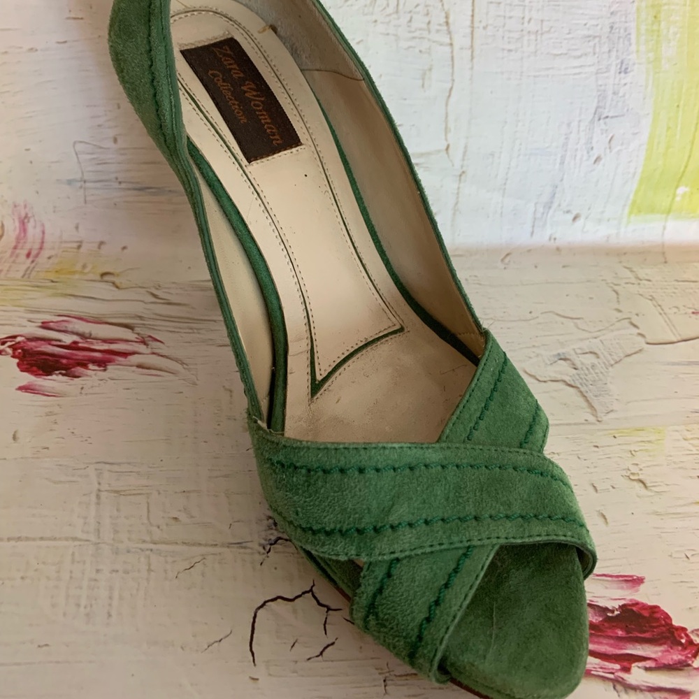 Zara green suede peep toe pumps made in Spain size 36 wore 2 times - Picture 2 of 2